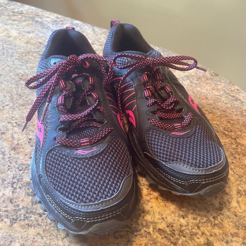 BRAND NEW Saucony Women's Excursion TR9 (Size 7)